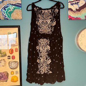 Light Summer Dress with Elastic Waist and Tassels